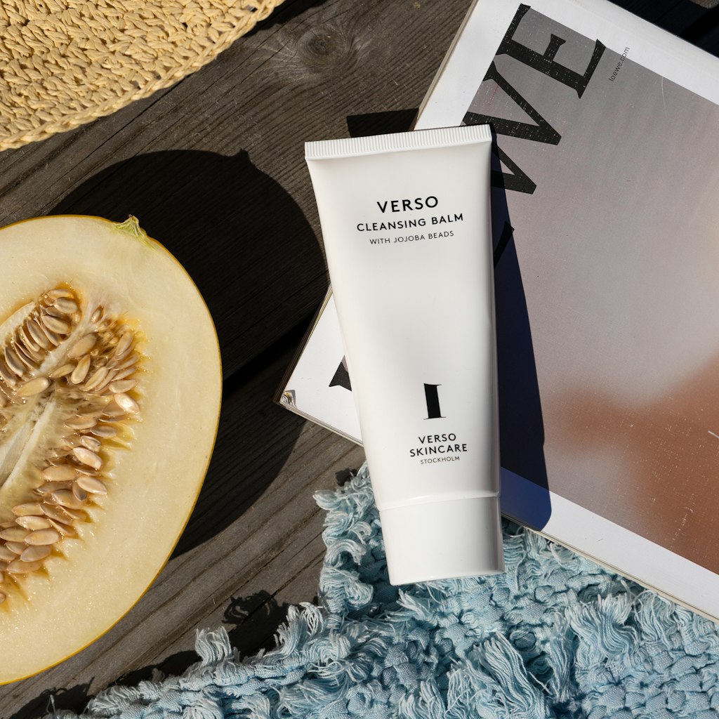 CLEANSE WITHOUT DISRUPTING THE SKIN’S NATURAL PROTECTION